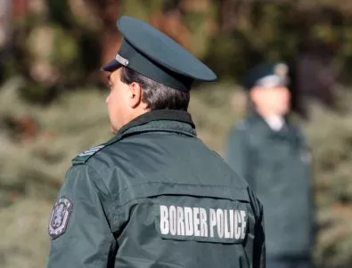 Задържаха гранични полицаи, приели подкуп, за да пуснат бежанци