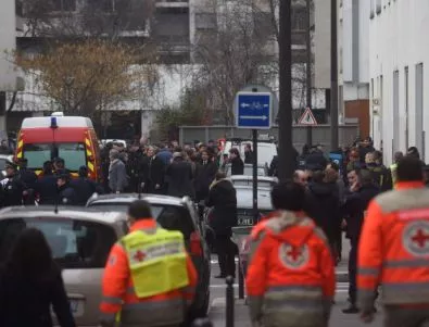 18 души от нападнатия в Париж магазин са евакуирани