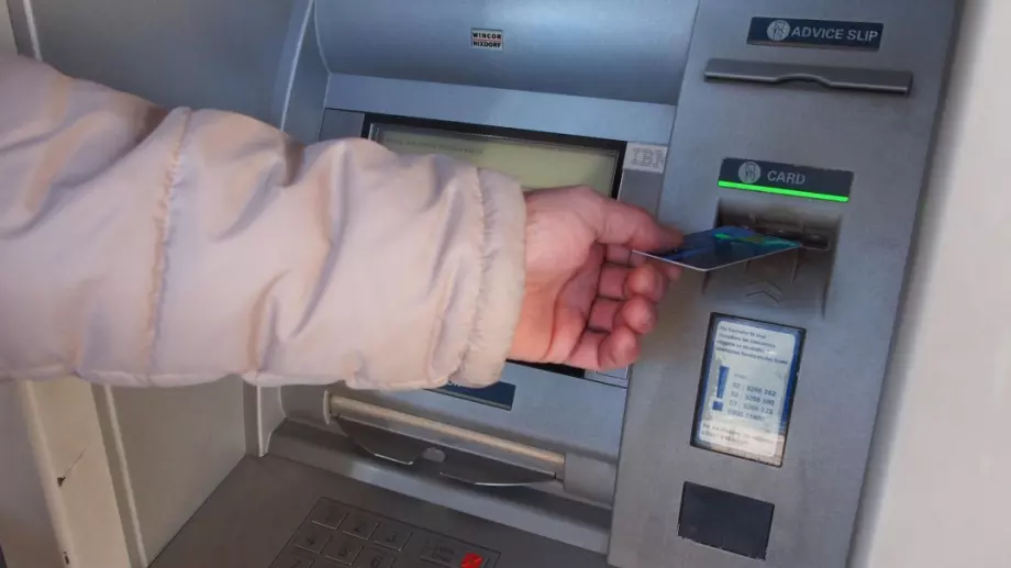 Въвеждат такса за теглене на пенсия от банкомат