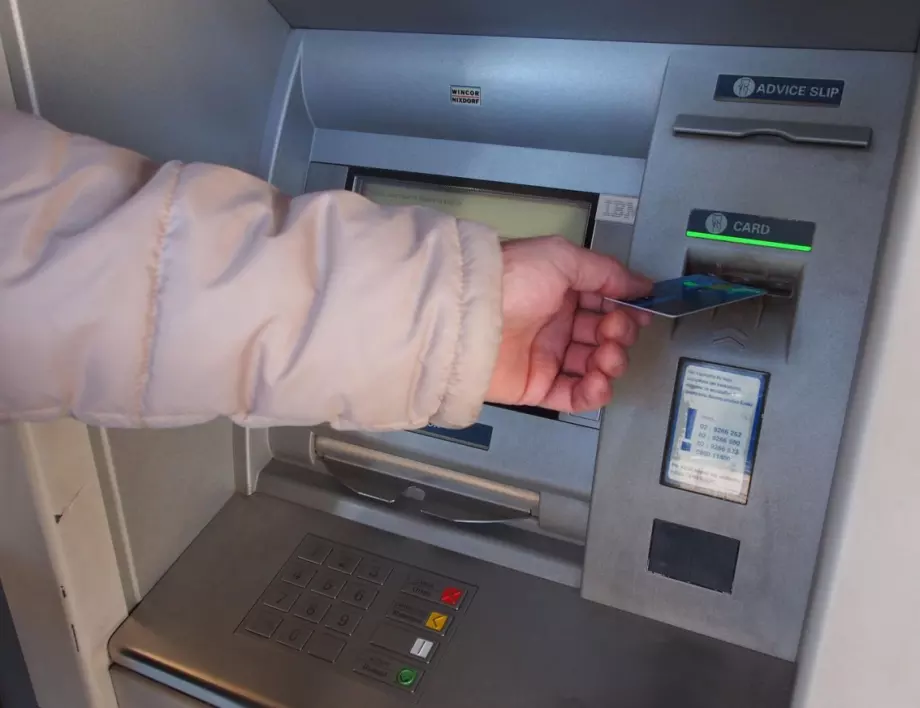 Въвеждат такса за теглене на пенсия от банкомат