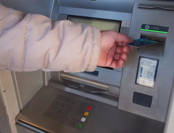 Зареждат банкоматите с половин милиард лева за празниците