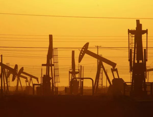 МАЕ: Цените на петрола ще паднат още през 2016 г. 