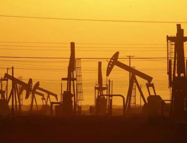 Осем причини за ниските цени на петрола