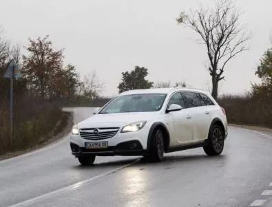 Opel Insignia Country Tourer: Опасен чар (тест-драйв)