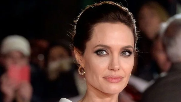 Джоли се изправя срещу "Ислямска държава"