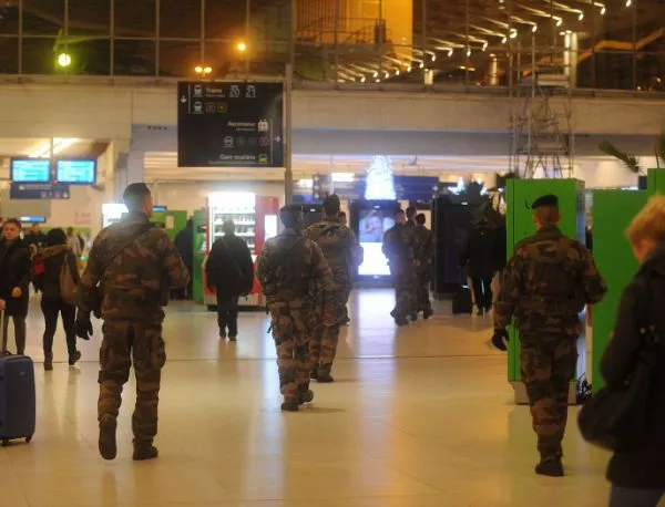 Франция остава в готовност за терористична заплаха