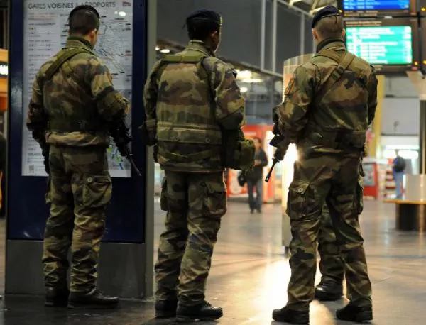 Френските специални части най-вероятно са обкръжили двамата терористи