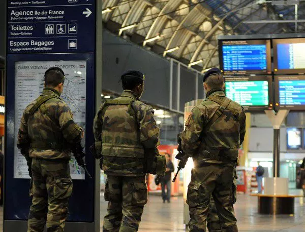 10 хил. войници ще охраняват "чувствителни места" във Франция 