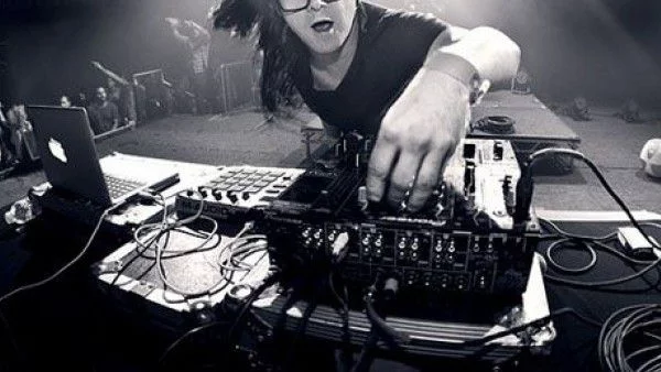 Първото гостуване на SKRILLEX в България се отлага