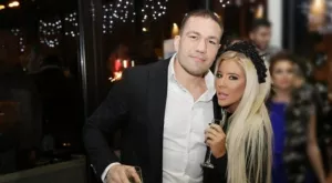 {{ otherArticle[0].article.title }}