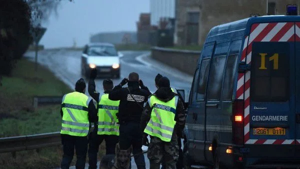 100 полицаи не могат да спрат престрелка между наркобанди в Марсилия