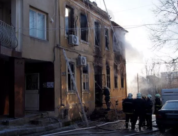 Голям пожар мобилизира огнеборците във Варна