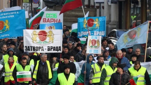 Надзирателите обмислят отново да излязат на протест след бягството на двамата затворници