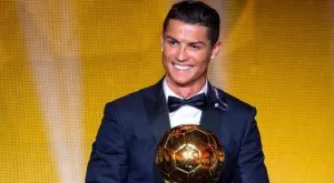 Луд фен изрисува гърба си с... Кристиано Роналдо (ВИДЕО И СНИМКА)