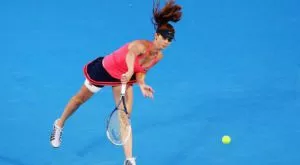 Цвети запази позиции, Сесил с крачка назад