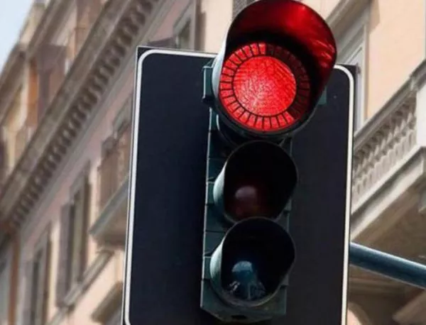 Умни светофари облекчават движението в София