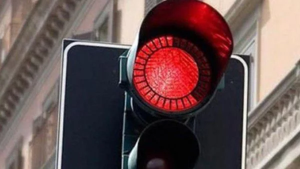 Авария спря светофари в столицата