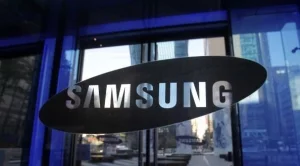 Samsung прави "умни" контактни лещи с вграден екран 