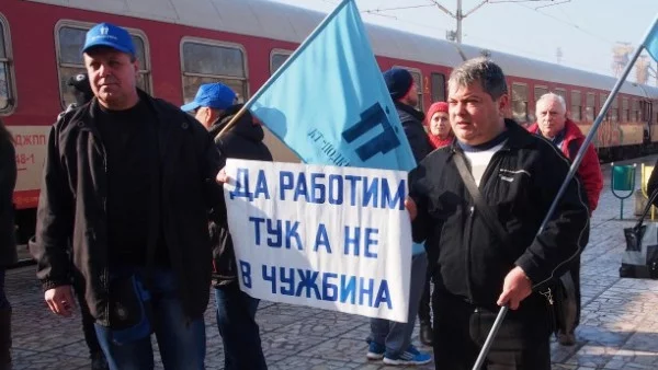 БДЖ е със запорирани сметки, готви ли се ликвидация заради частен превозвач?