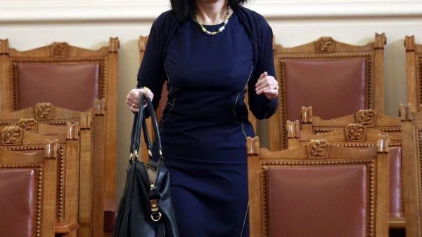 На Балканите се събуждат призраците от миналото, притеснена е Кунева