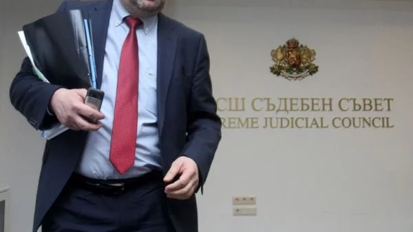 ВСС тръгва да иска по-високи заплати и забравя за тефтерчетата на Златанов
