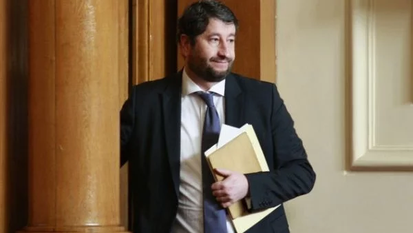 Правосъдният министър не коментира призивите за Лозан Панов