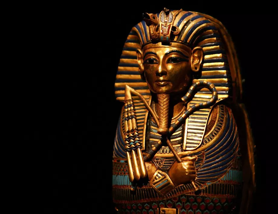Нова теория: Тутанкамон може да е загинал пиян в катастрофа