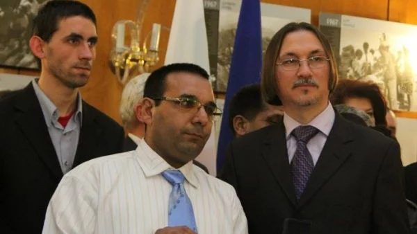 Младите доброволци от Варна и журналистът Христо Христов получиха Гражданската награда на ЕП за 2014 г.