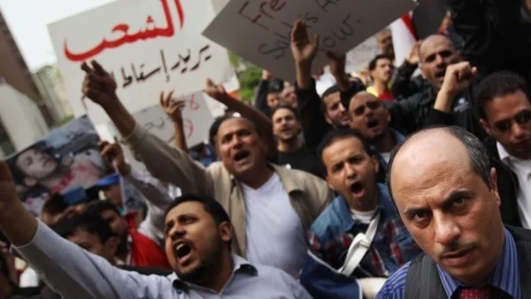 Хусите взеха за заложници 40 работещи в телевизионен канал в Сана
