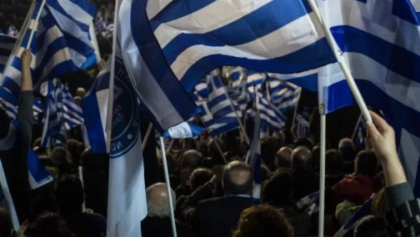 Гърците се събраха в подкрепа на Ципрас