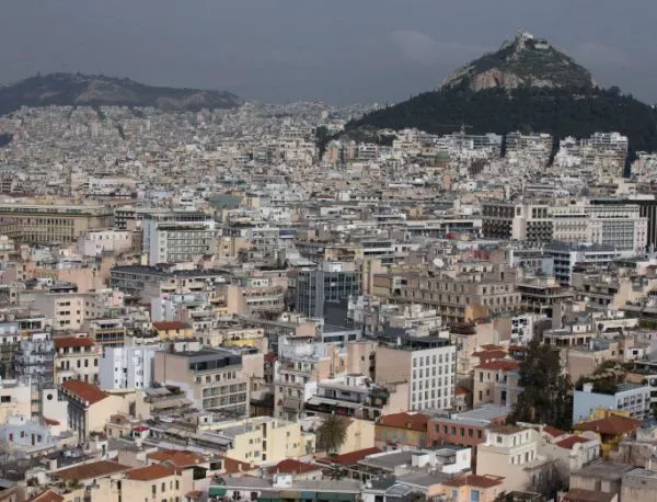 Гърците вече ще плащат данък за имотите си в чужбина