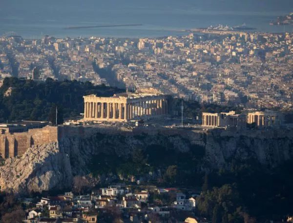 Общините и агенциите в Гърция ще дават пари заради бюджета