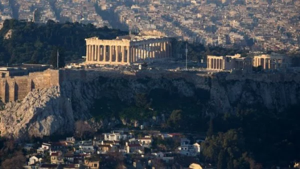 Общините и агенциите в Гърция ще дават пари заради бюджета
