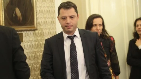 Добрев: Трябва бързо да се разплатим за "Белене"