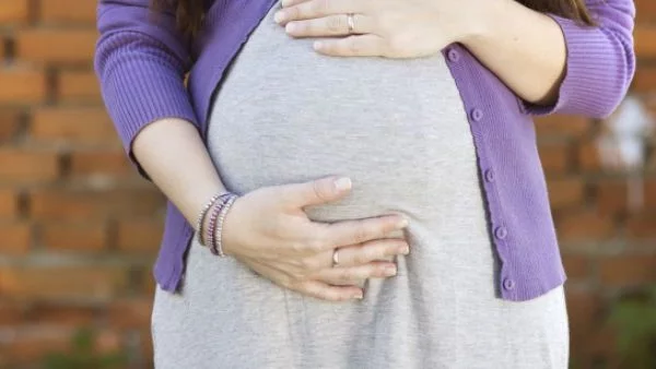 96 малолетни или непълнолетни момичета са станали майки или очакват бебета в Добрич 