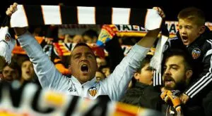 Феновете на Валенсия към Емери и Банега: Пияница и копеле!