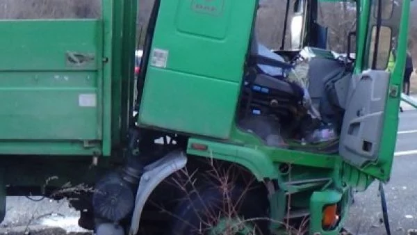 Трима са загинали при 16 тежки катастрофи през изминалото денонощие 