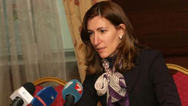 Ангелкова: До края на месец май ще има ясни правила за къмпингите