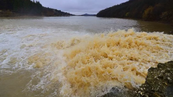 Половин България е под вода, най-засегнати са Смолян и Бургас 