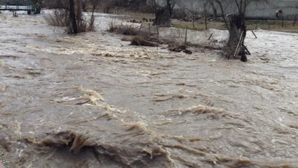 Милиони от резерва за неотложни разходи могат да отидат за щети от наводнения