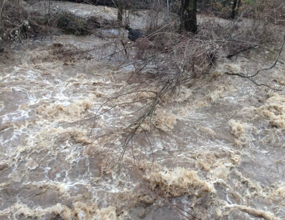 МОСВ предупреди за опасност от наводнения на три реки