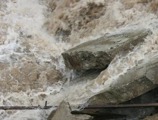 Критично е нивото на река Струма край село Струмяни
