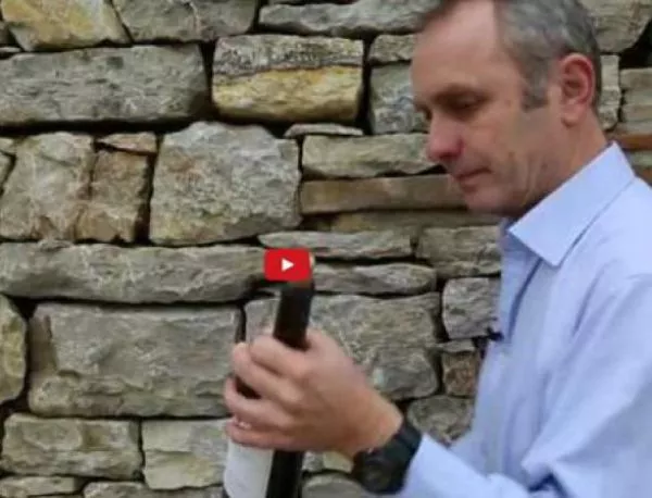 ВИДЕО: Как се отваря бутилка вино без тирбушон