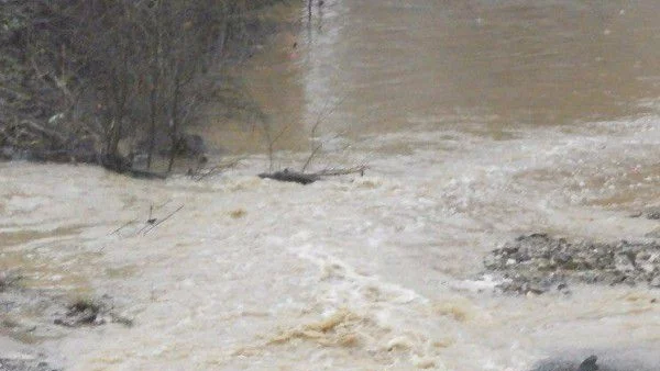 Кризисен щаб се занимава със скъсаната край Гоце Делчев дига