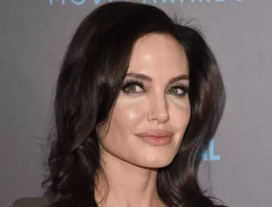 Няма да повярвате с кого е Анджелина Джоли сега!