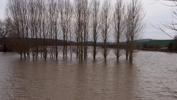 Голяма част от пазарджишкото село Виноградец е под вода