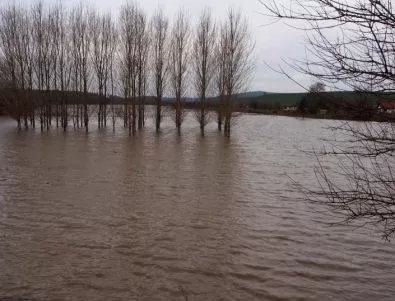 ЕС помага на България, Румъния и Италия да се справят с щетите от наводненията през 2014 г. 