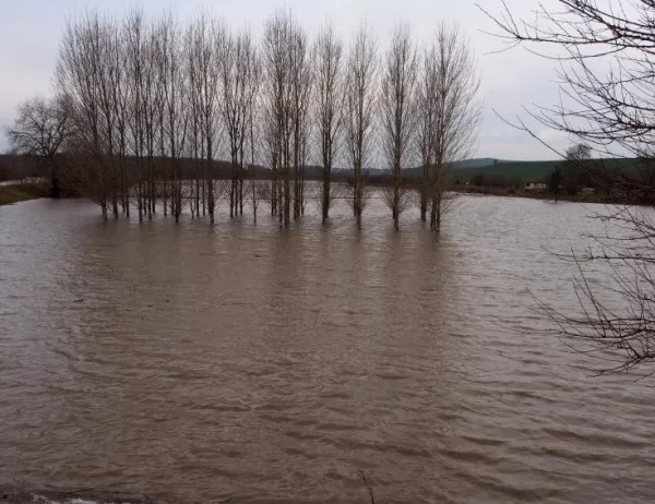 Обстановката в наводнения квартал на Роман се нормализира