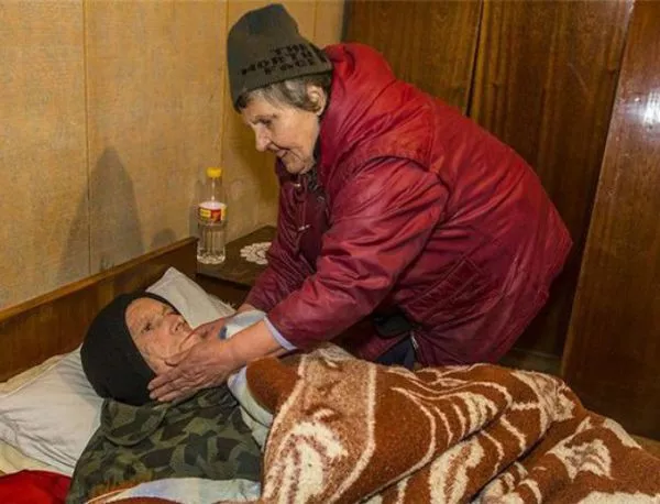 Познахте ли я? Бабата, която молеше цяла България за помощ, пилее пари в казино