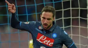 Игуаин скочи на фен, атакувал го с "Не те бива в дузпите" (ВИДЕО)